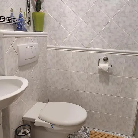 Privatne Izby V Rodinnom Dome Senkvice בית אירוח Velke Canikovce