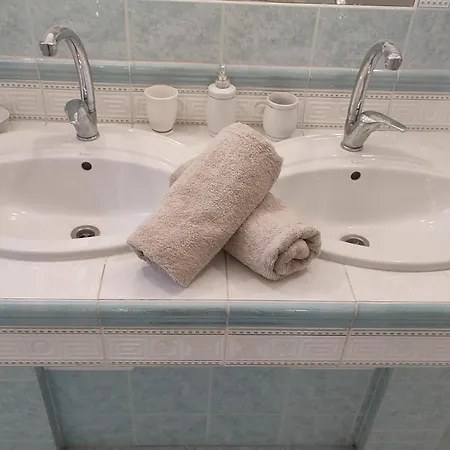 Privatne Izby V Rodinnom Dome Senkvice בית אירוח *
