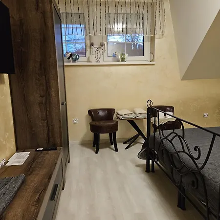 Privatne Izby V Rodinnom Dome Senkvice * Velke Canikovce